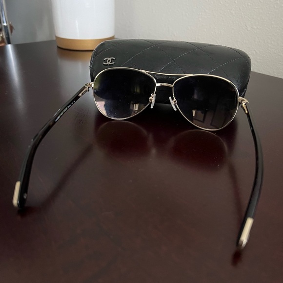 CHANEL Aviator, gold rimmed sunglasses, rare find - Picture 3 of 6